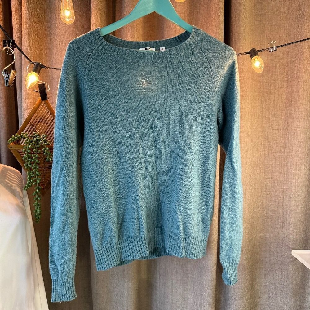 Uniqlo Wool blend Lightweight Crewneck Sweater